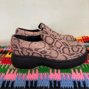 Y2K “On Your Feet” Chunky faux snake-print Loafers Mall/Streetwear EC size 8